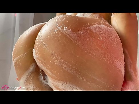 ❤️ Brunette شاور میں شدید orgasm کے لئے وائبریٹر کے ساتھ بلی میں مشت زنی کرتی ہے۔ ❤❌ مقعد فحش ❌️❤